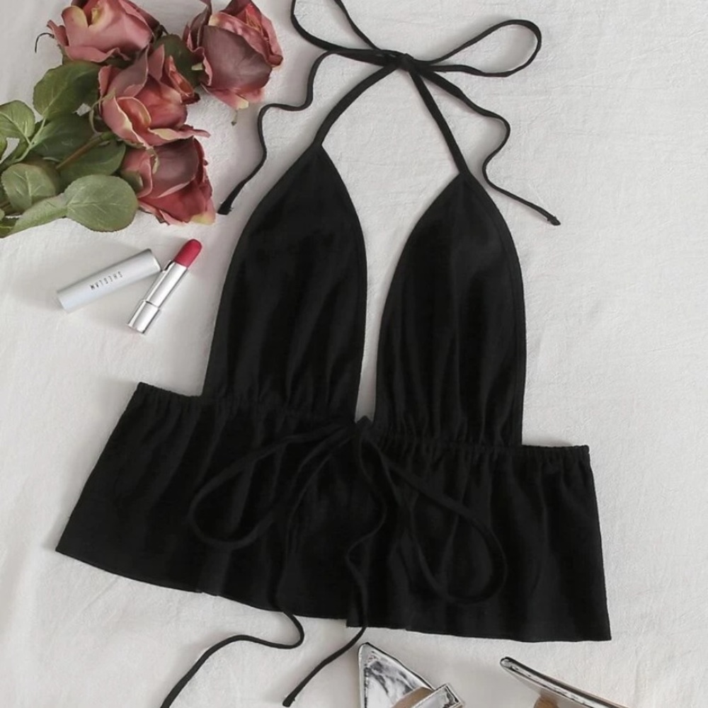 Self-tie Halter Flounce Crop Top